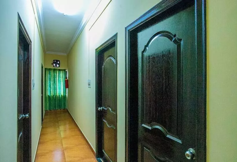 Hotelli Oyo 16661 E Foods