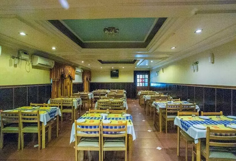 Hotelli Oyo 16661 E Foods