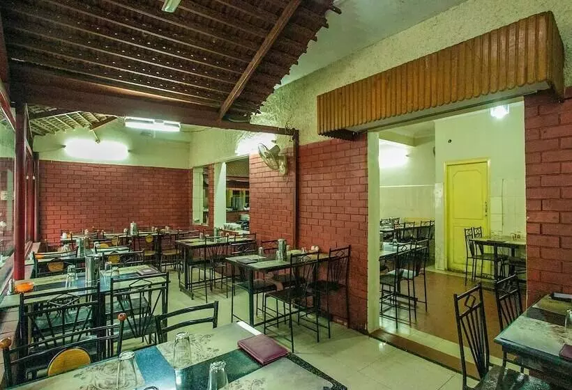 Hotelli Oyo 16661 E Foods