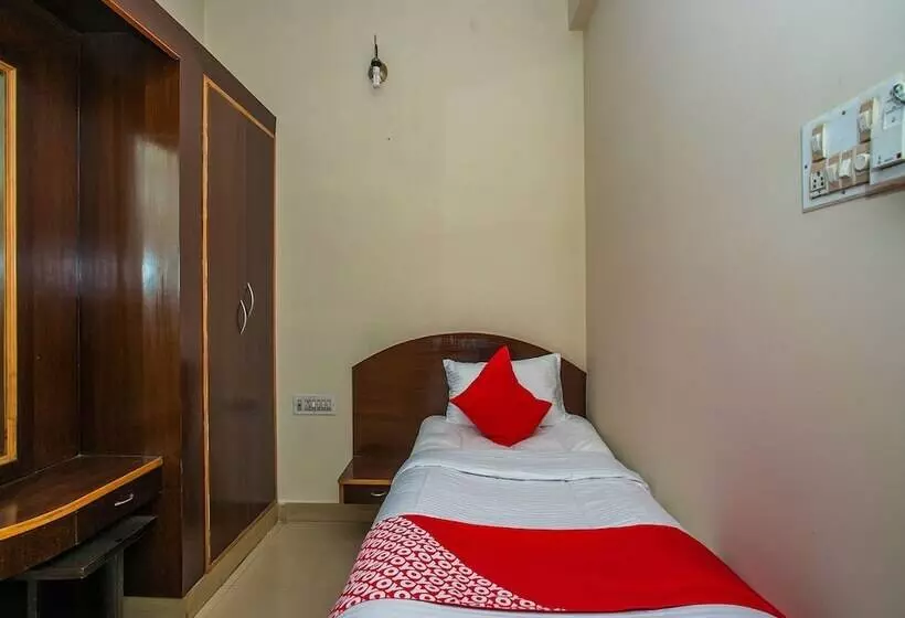 Hotelli Oyo 16661 E Foods