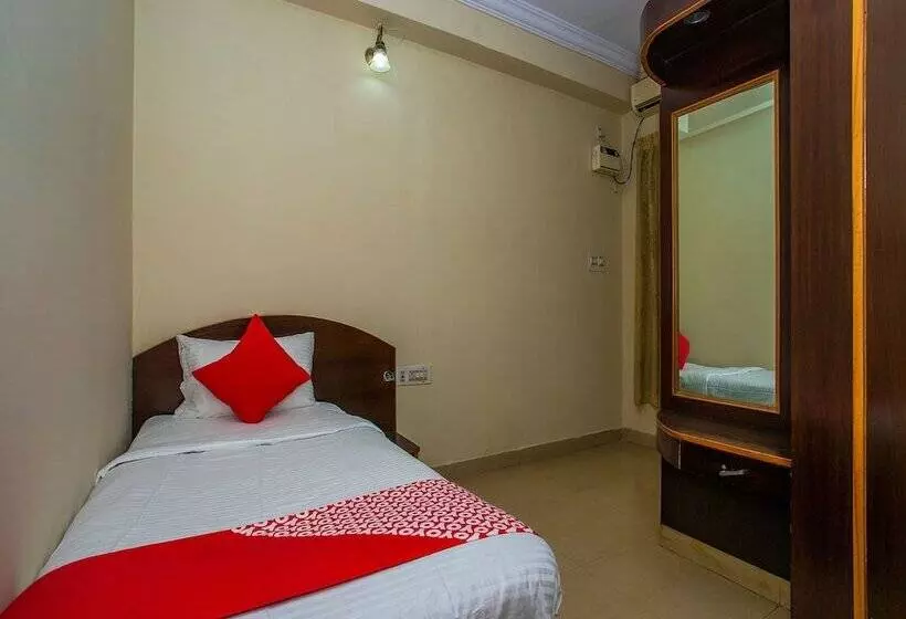 Hotelli Oyo 16661 E Foods