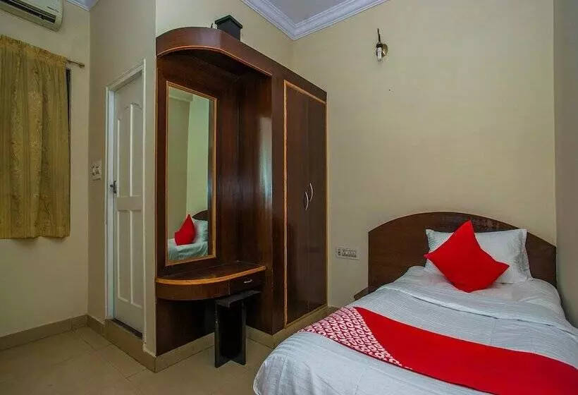 Hotelli Oyo 16661 E Foods