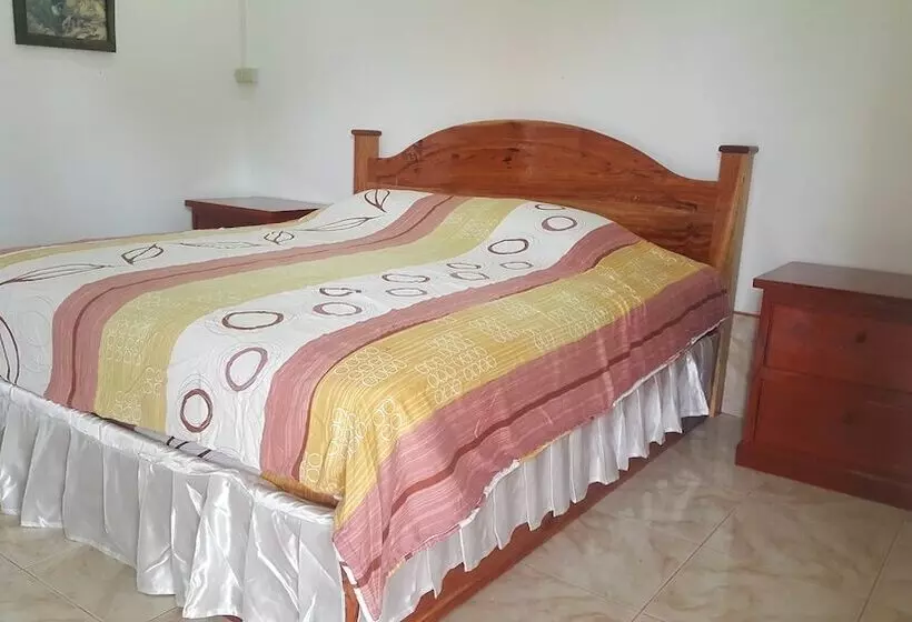 Hotelli Pings Farmstay