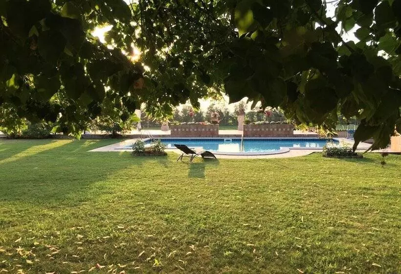 Maaseutuhotelli B&b & Residence Corte Bebbi