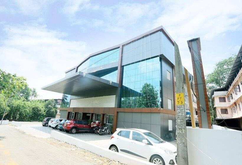 בית מלון כפרי Sunstar Residency & Food Plaza Pala