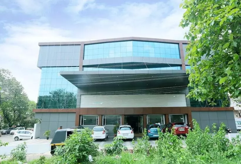 Hotelli Sunstar Residency & Food Plaza Pala