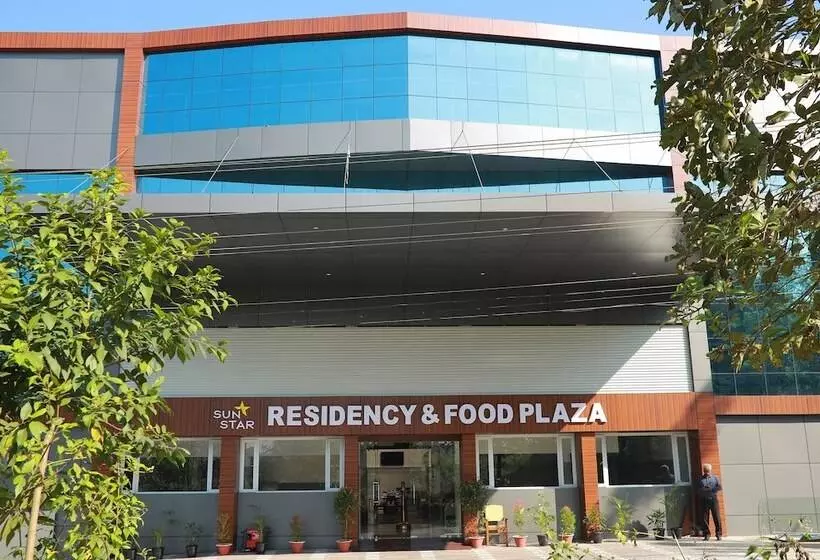 Hotelli Sunstar Residency & Food Plaza Pala