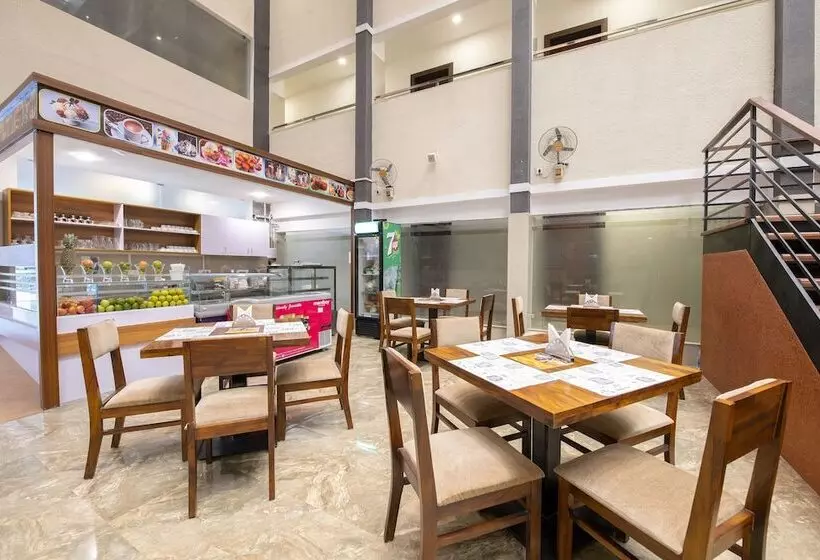 Hotelli Sunstar Residency & Food Plaza Pala