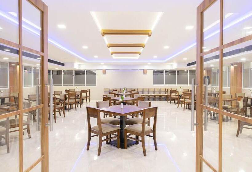 בית מלון כפרי Sunstar Residency & Food Plaza Pala