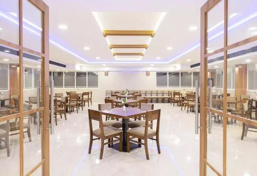 Hotelli Sunstar Residency & Food Plaza Pala