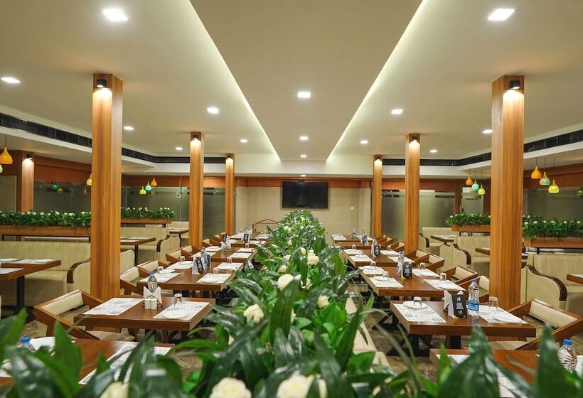 בית מלון כפרי Sunstar Residency & Food Plaza Pala