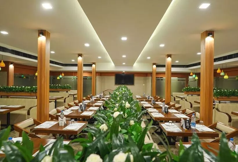 Hotelli Sunstar Residency & Food Plaza Pala