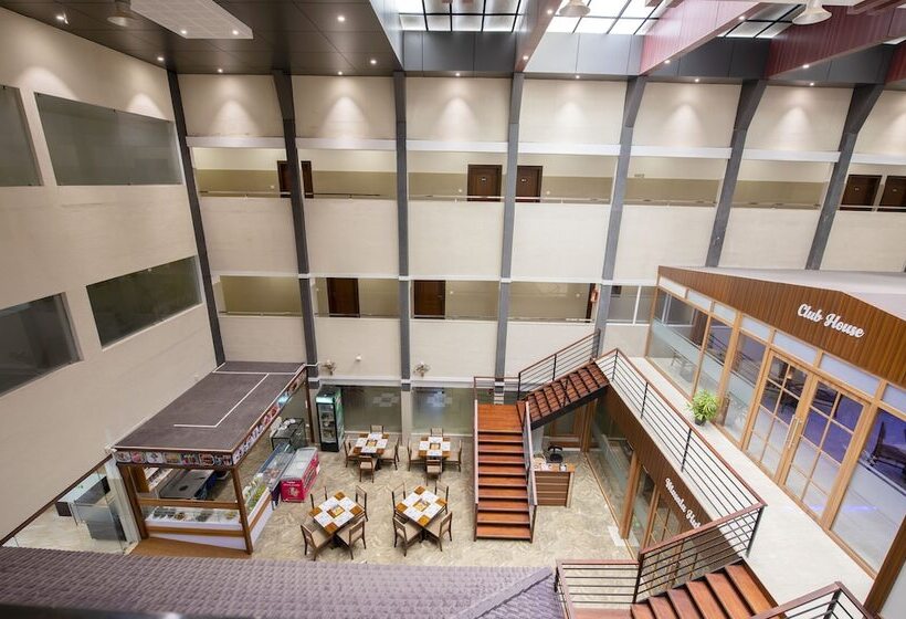 בית מלון כפרי Sunstar Residency & Food Plaza Pala