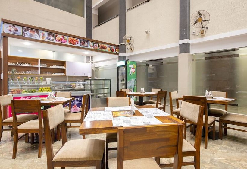 בית מלון כפרי Sunstar Residency & Food Plaza Pala