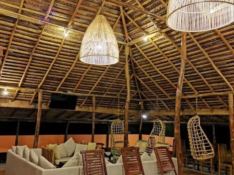 ホテル The Cove Pasikuda