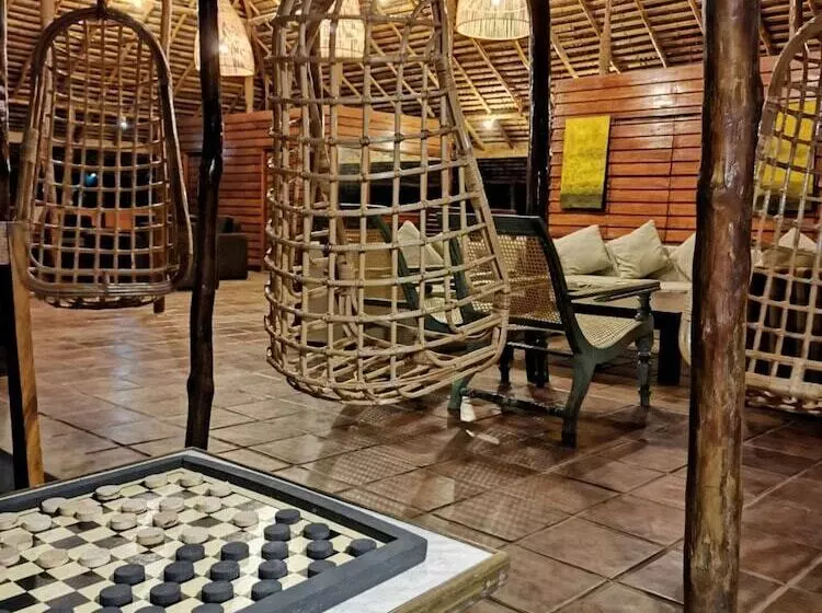 ホテル The Cove Pasikuda