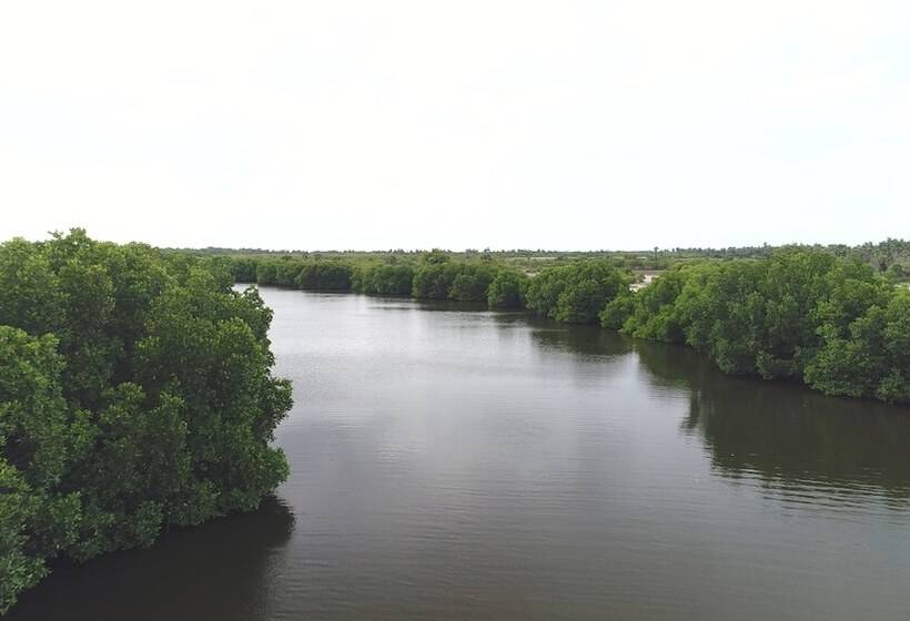 Hotel The Cove Pasikuda