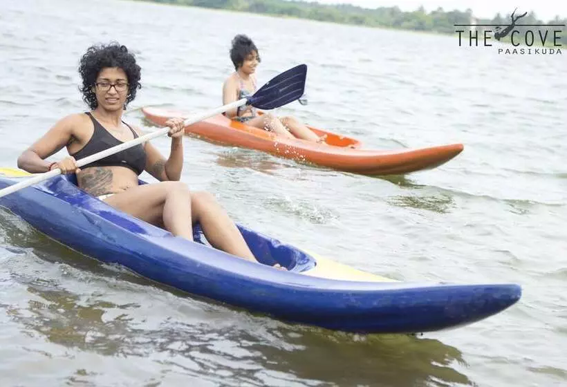 ホテル The Cove Pasikuda