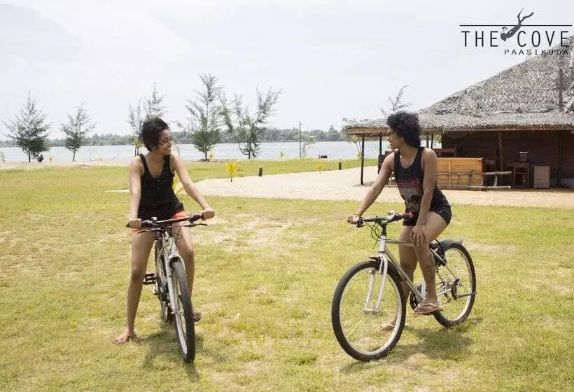 ホテル The Cove Pasikuda