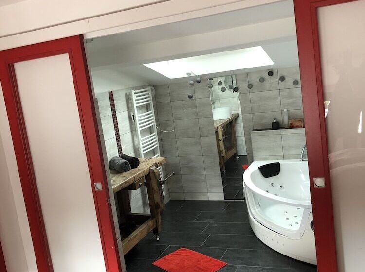 פנסיון Au Hangar