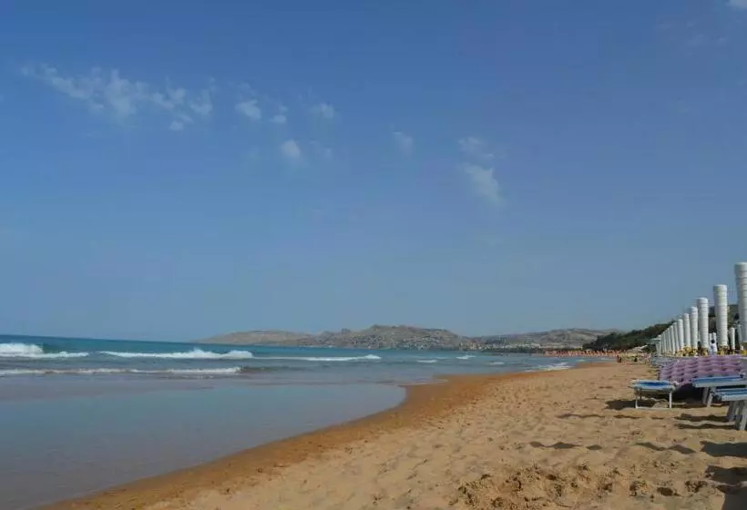 Aamiaismajoitus (B&B) Carrubella Santa Zita