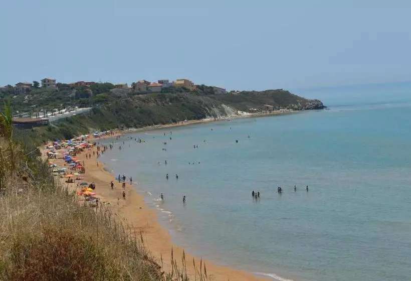 Aamiaismajoitus (B&B) Carrubella Santa Zita