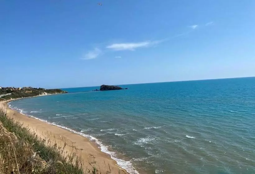 Aamiaismajoitus (B&B) Carrubella Santa Zita