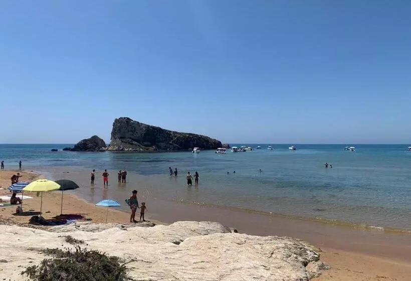 Aamiaismajoitus (B&B) Carrubella Santa Zita