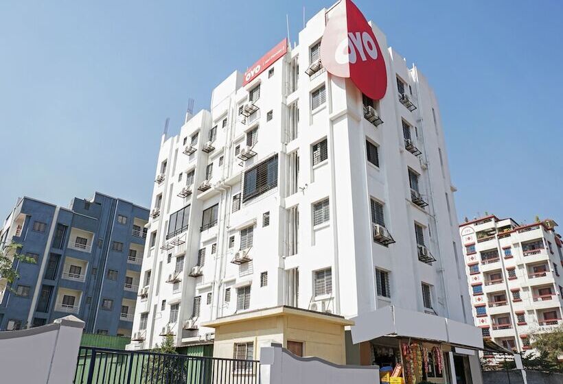 Отель Oyo Living 26804 Luxurious Studio Rooms