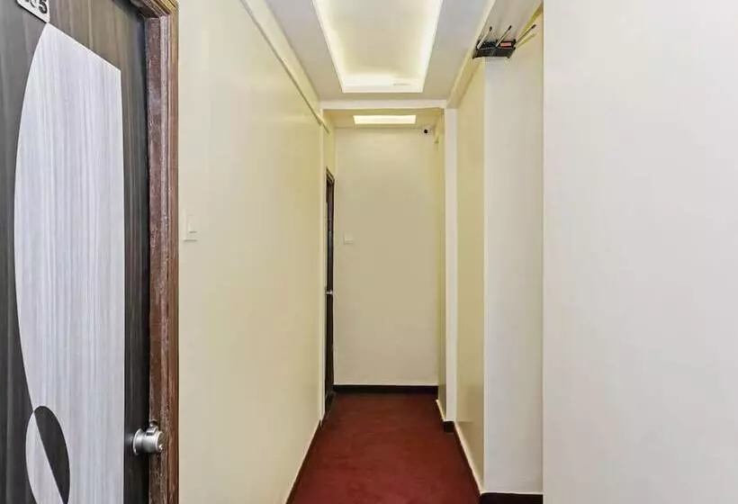 ホテル Oyo Living 26804 Luxurious Studio Rooms