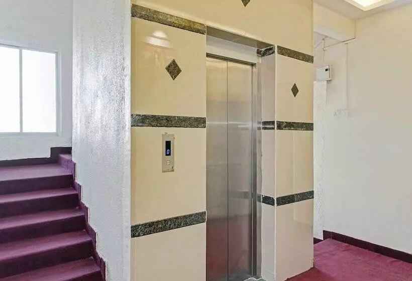 ホテル Oyo Living 26804 Luxurious Studio Rooms