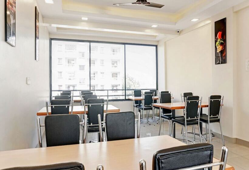 Отель Oyo Living 26804 Luxurious Studio Rooms