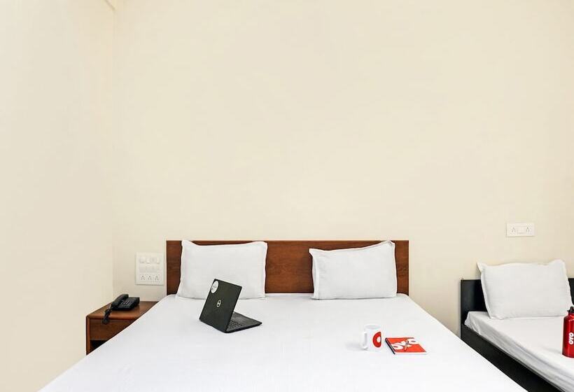 Отель Oyo Living 26804 Luxurious Studio Rooms