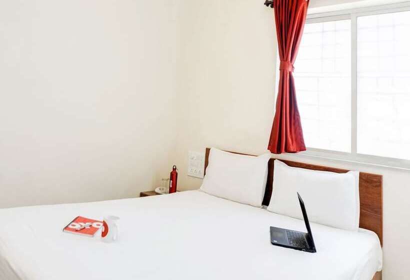 Отель Oyo Living 26804 Luxurious Studio Rooms