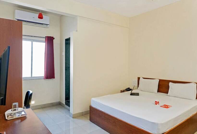 Отель Oyo Living 26804 Luxurious Studio Rooms