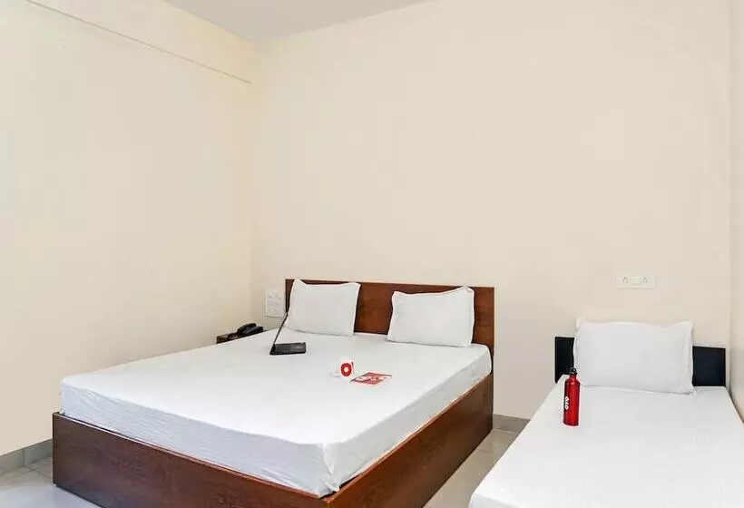 ホテル Oyo Living 26804 Luxurious Studio Rooms