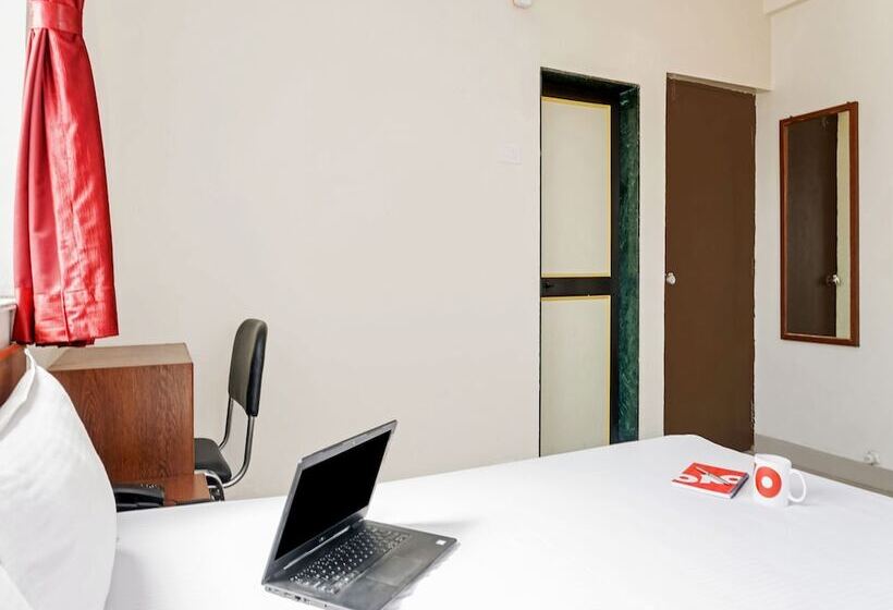 Отель Oyo Living 26804 Luxurious Studio Rooms