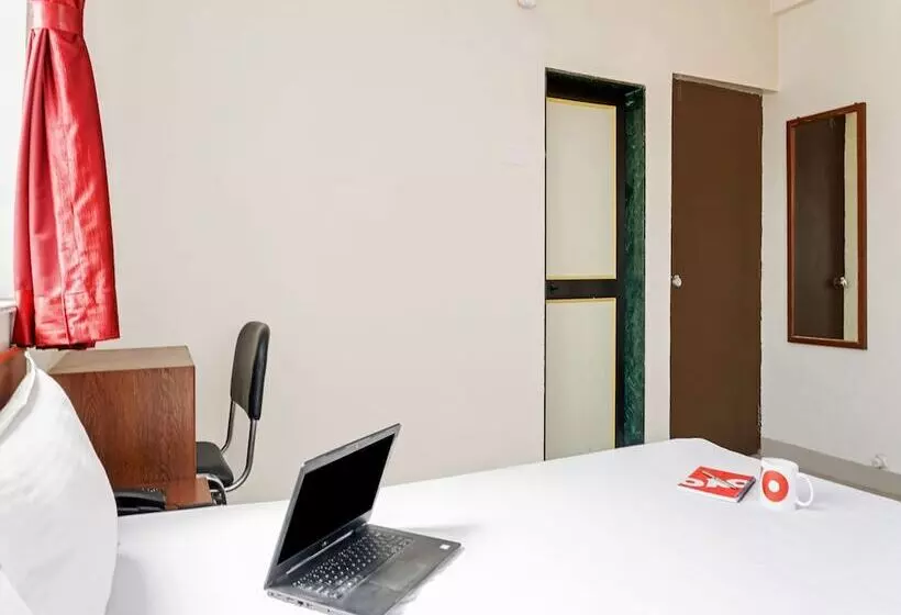 ホテル Oyo Living 26804 Luxurious Studio Rooms