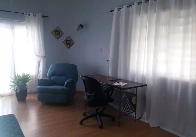 هتل Studio Chateau  Manor Park, Kingston 8