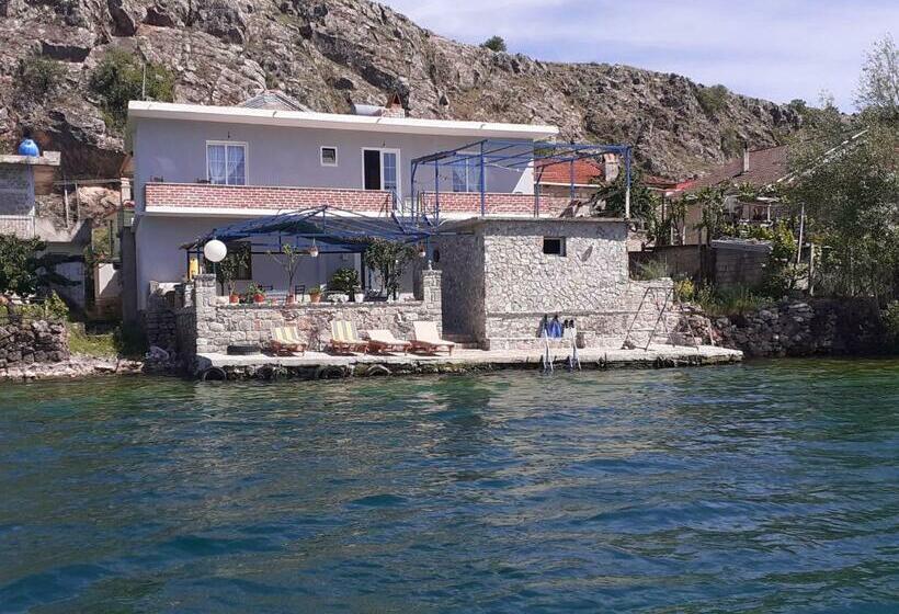 مبيت وإفطار Nesti Relax Home