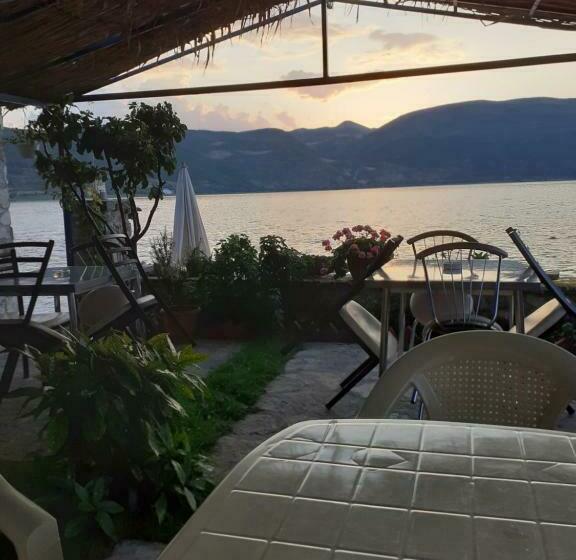 مبيت وإفطار Nesti Relax Home