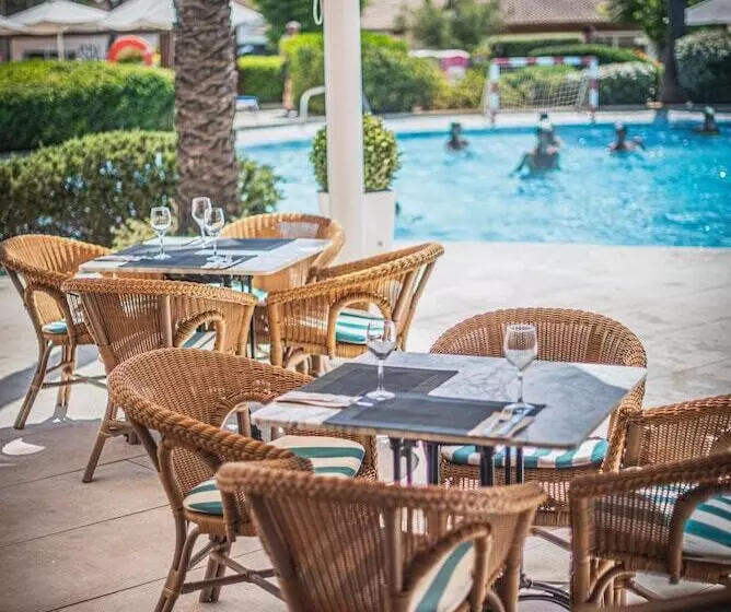 Отель blau colònia sant jordi