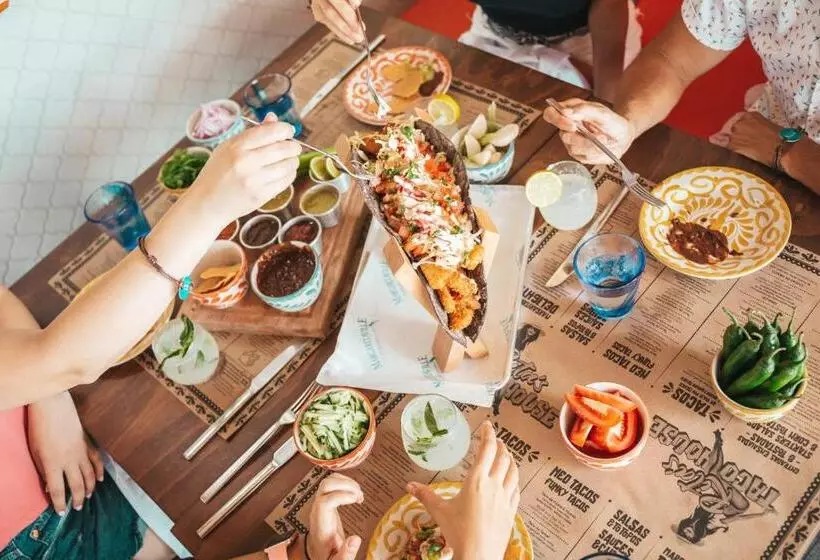 호텔 Margaritaville Island Reserve Riviera Cancún A Karisma - All Inclusive Experience For All