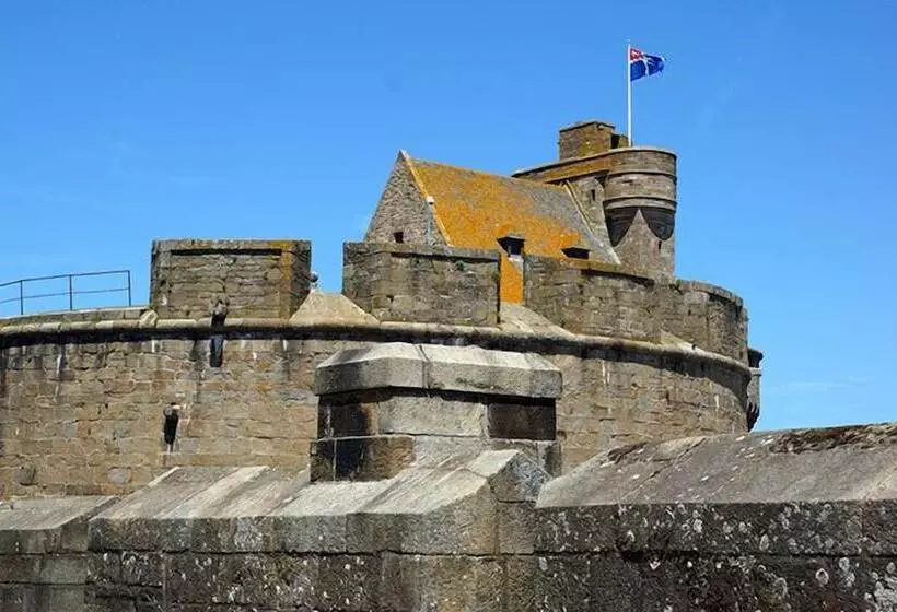 Отель Hôtel Des Marins