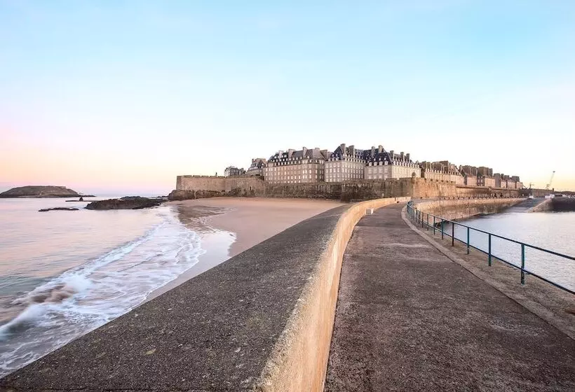 Отель Hôtel Des Marins