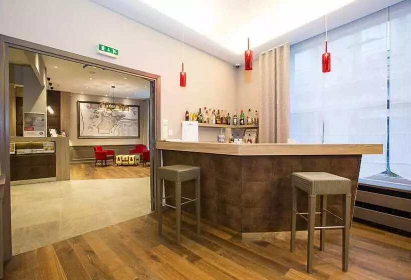 Отель Hôtel Des Marins