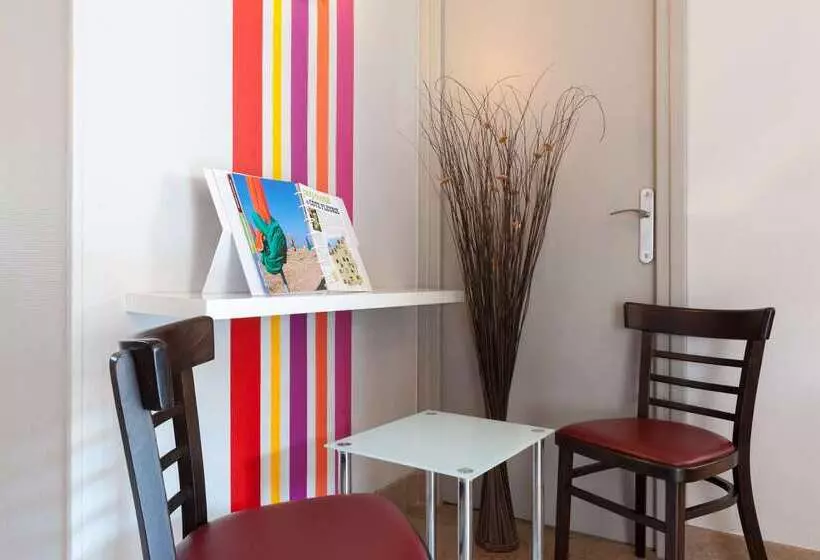 ホテル The Originals City, Hôtel Le Savoy, Caen