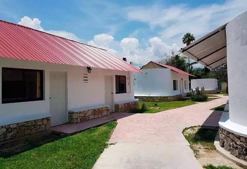 هتل Villas Kin Ha