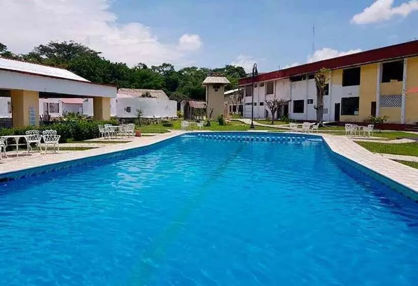 هتل Villas Kin Ha