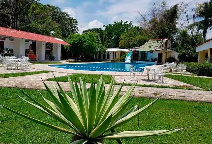 هتل Villas Kin Ha